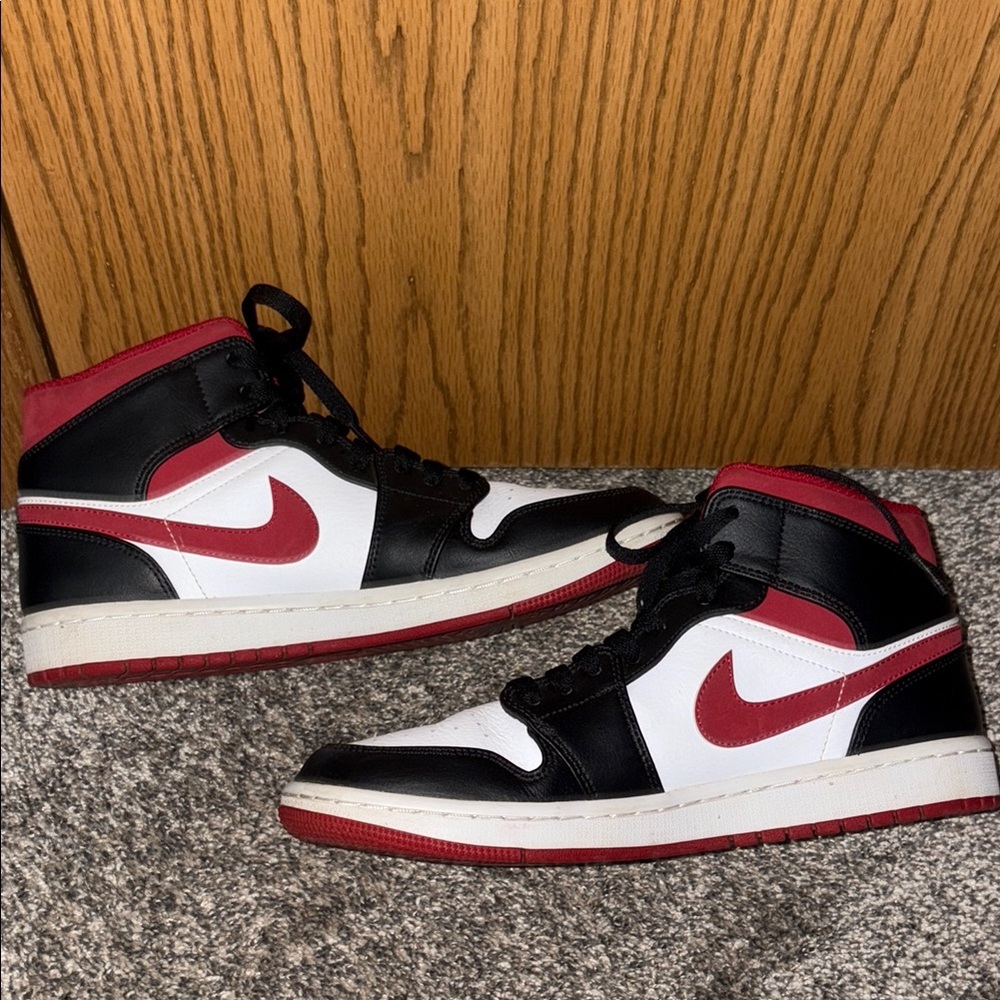 Nike Black and Red Sneakers Air Jordan 1 Mid